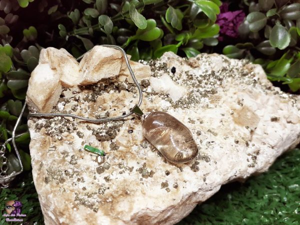 Pingente de Pedra Rolada em Quartzo Fumê