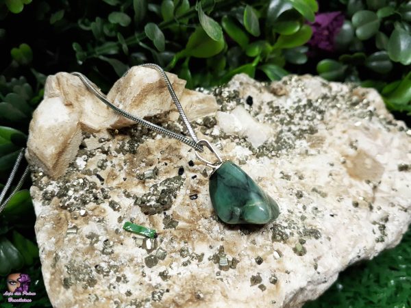 Pingente de Pedra Rolada em Esmeralda