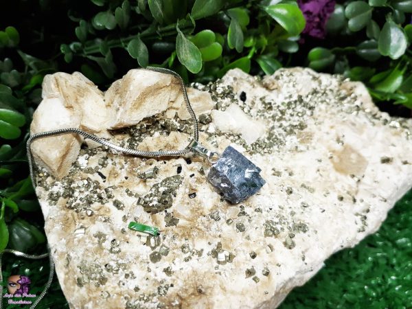 Pingente de Pedra Bruta em Galena