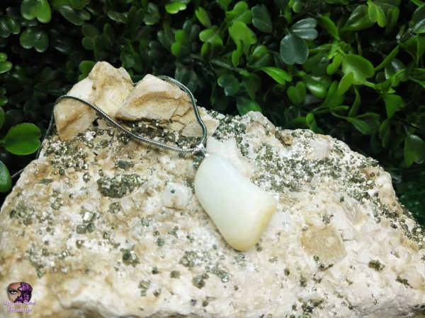 Pingente de Pedra Rolada em Alabastro