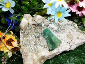 Pingente de Pedra Bruta em Jadeíta
