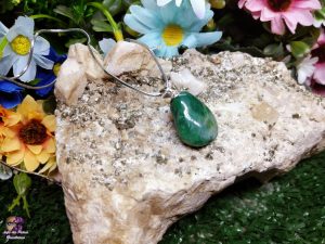 Pingente de Pedra Rolada em Ágata Verde