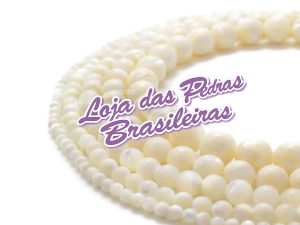 Fio de Pedras em Madrepérola Bege-Branca